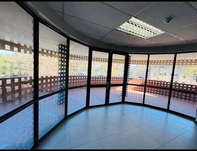 3,150M² OFFICE TO LET IN VORNA VALLEY